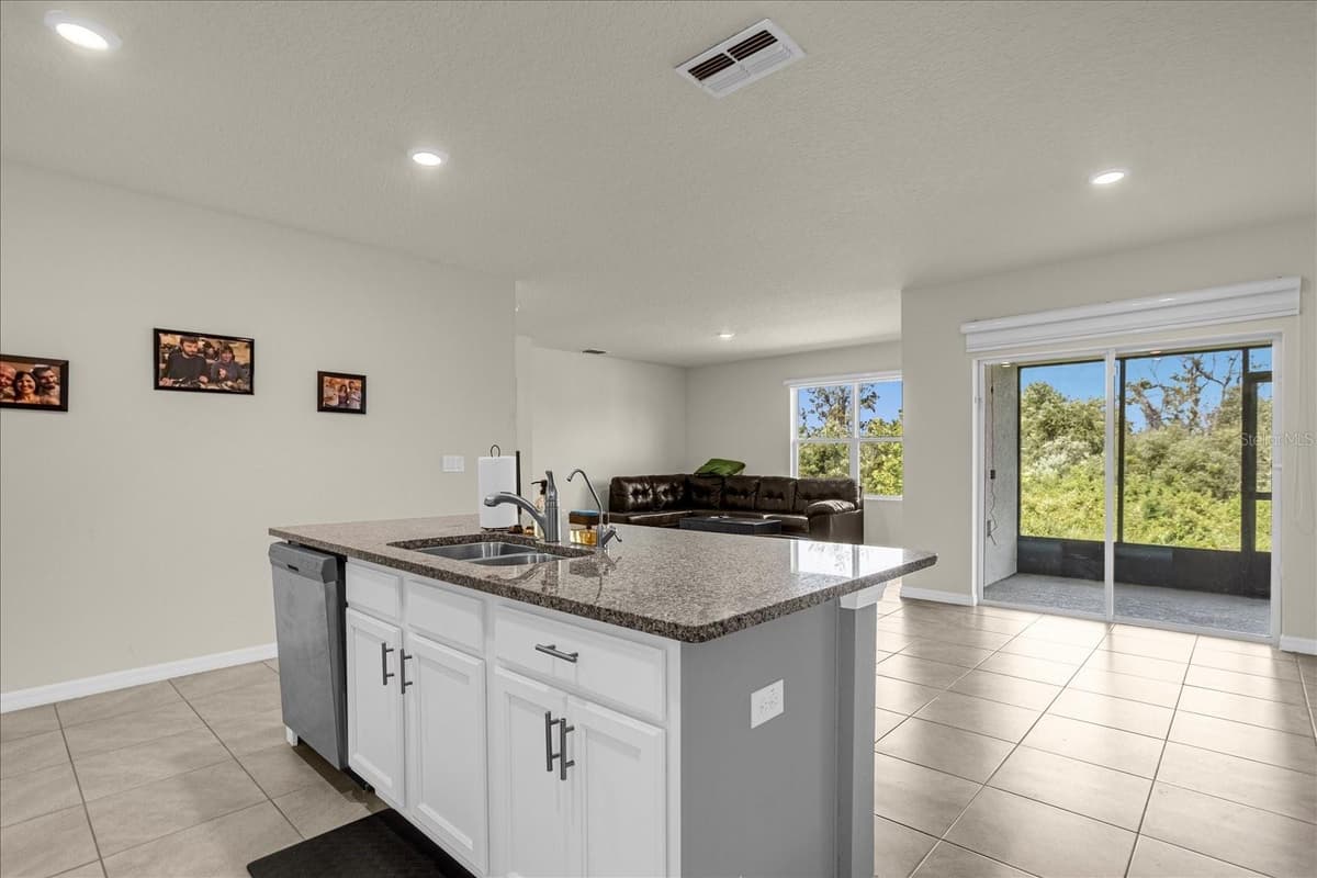 285 SUMMERSHORE DRIVE — photo 16 of 29