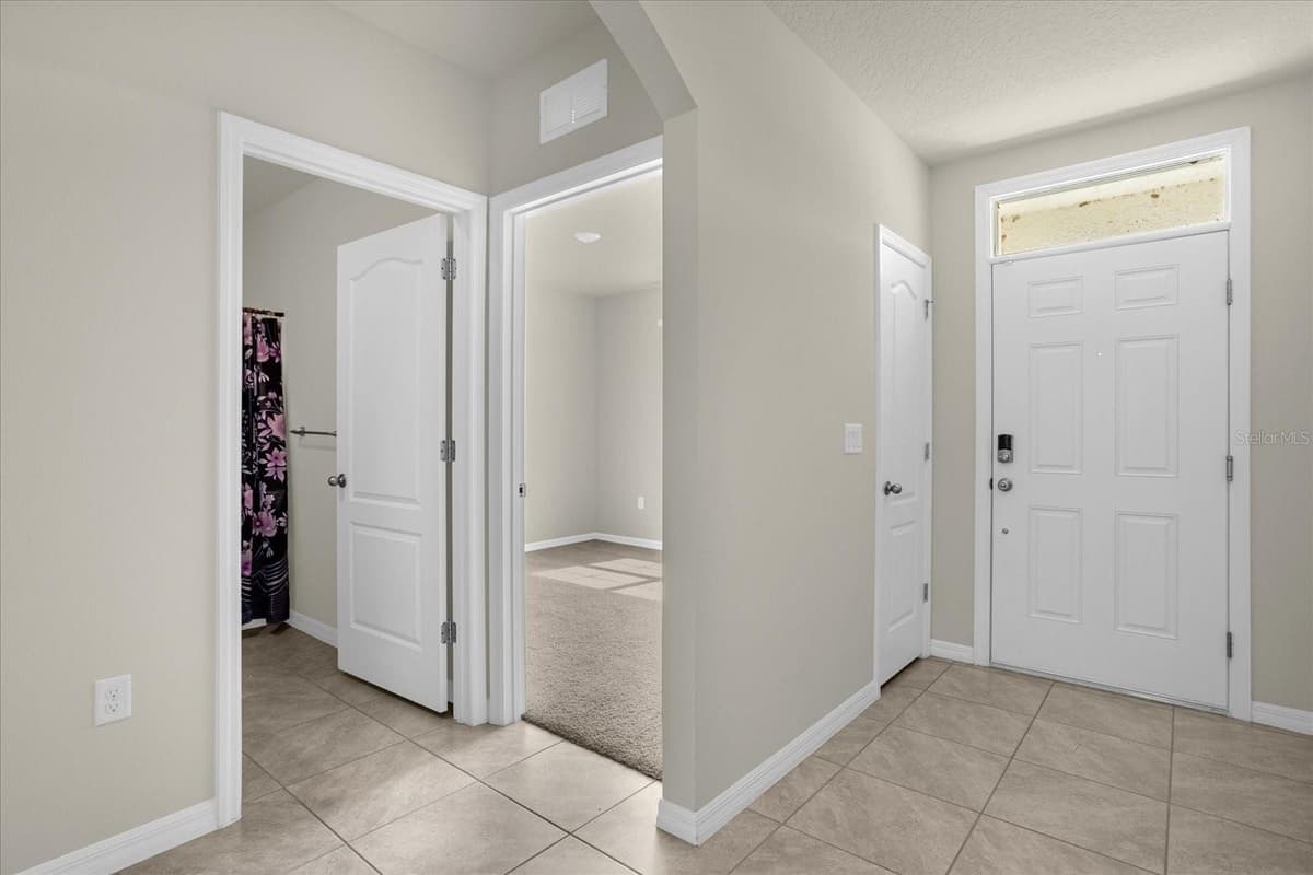 285 SUMMERSHORE DRIVE — photo 3 of 29