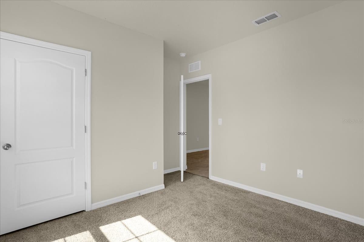 285 SUMMERSHORE DRIVE — photo 5 of 29