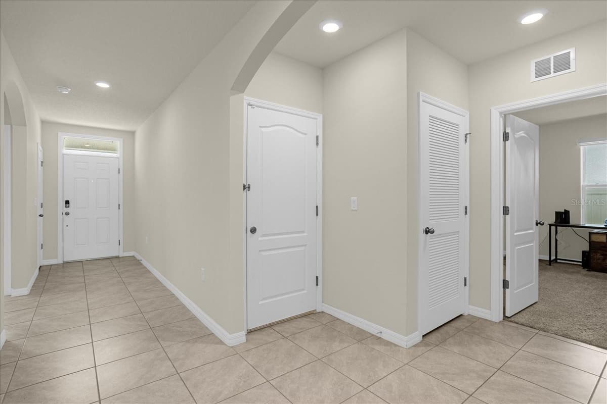 285 SUMMERSHORE DRIVE — photo 9 of 29