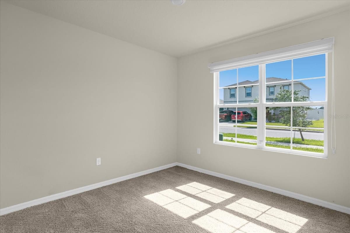 285 SUMMERSHORE DRIVE — photo 4 of 29