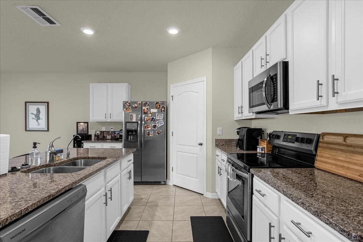 285 SUMMERSHORE DRIVE — photo 15 of 29
