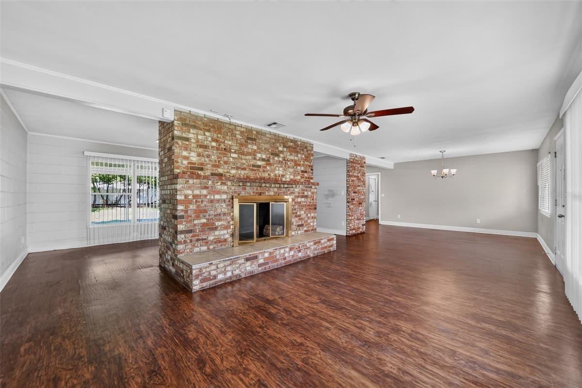 351 STARLING ROAD — photo 12 of 30