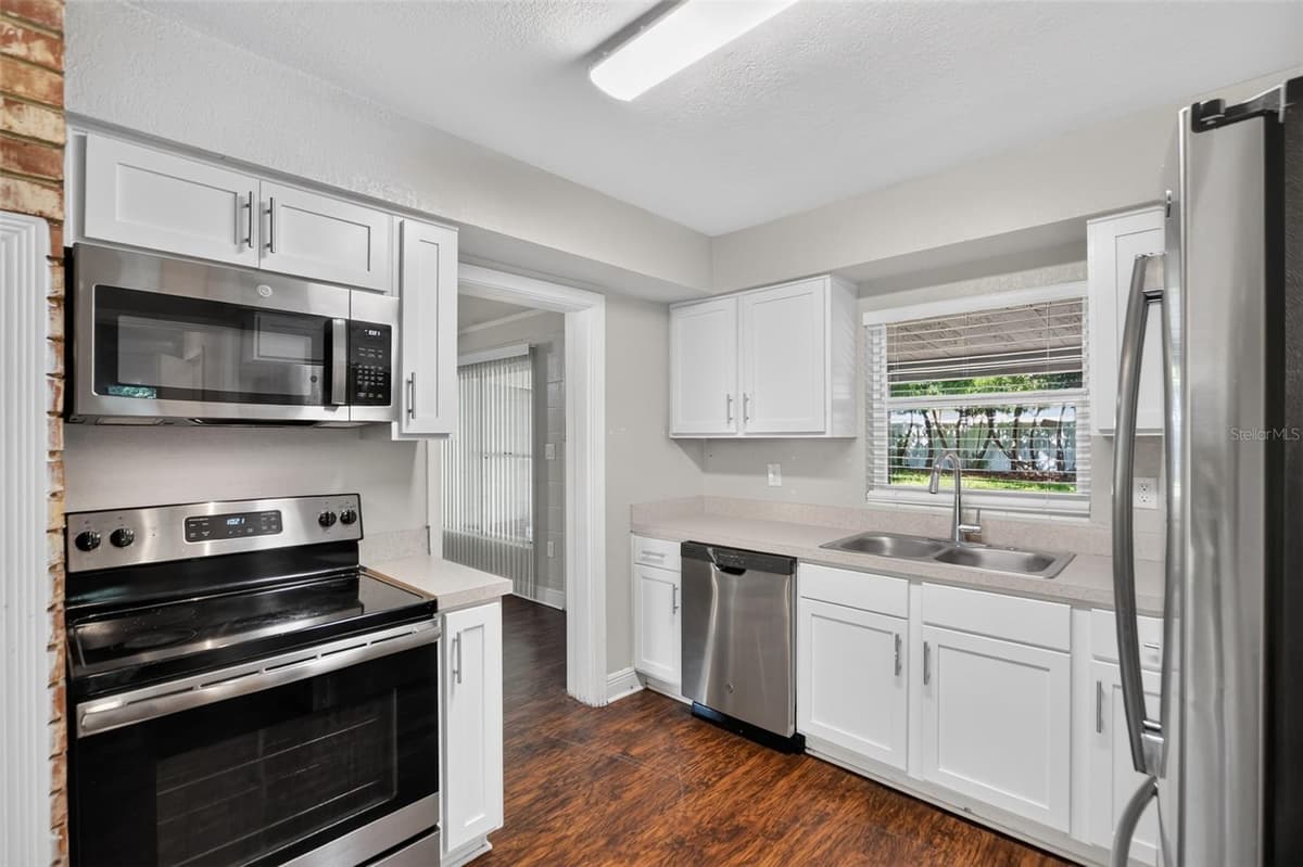 351 STARLING ROAD — photo 6 of 30