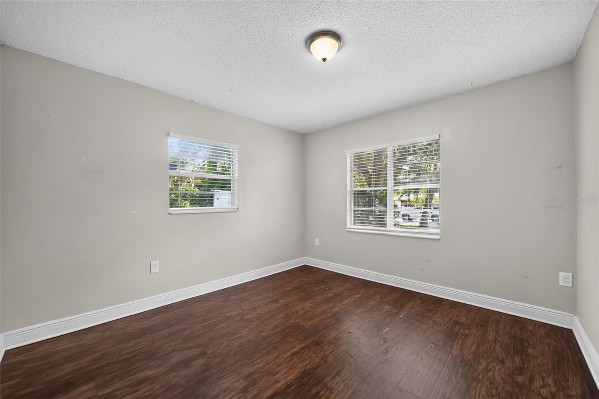 351 STARLING ROAD — photo 19 of 30