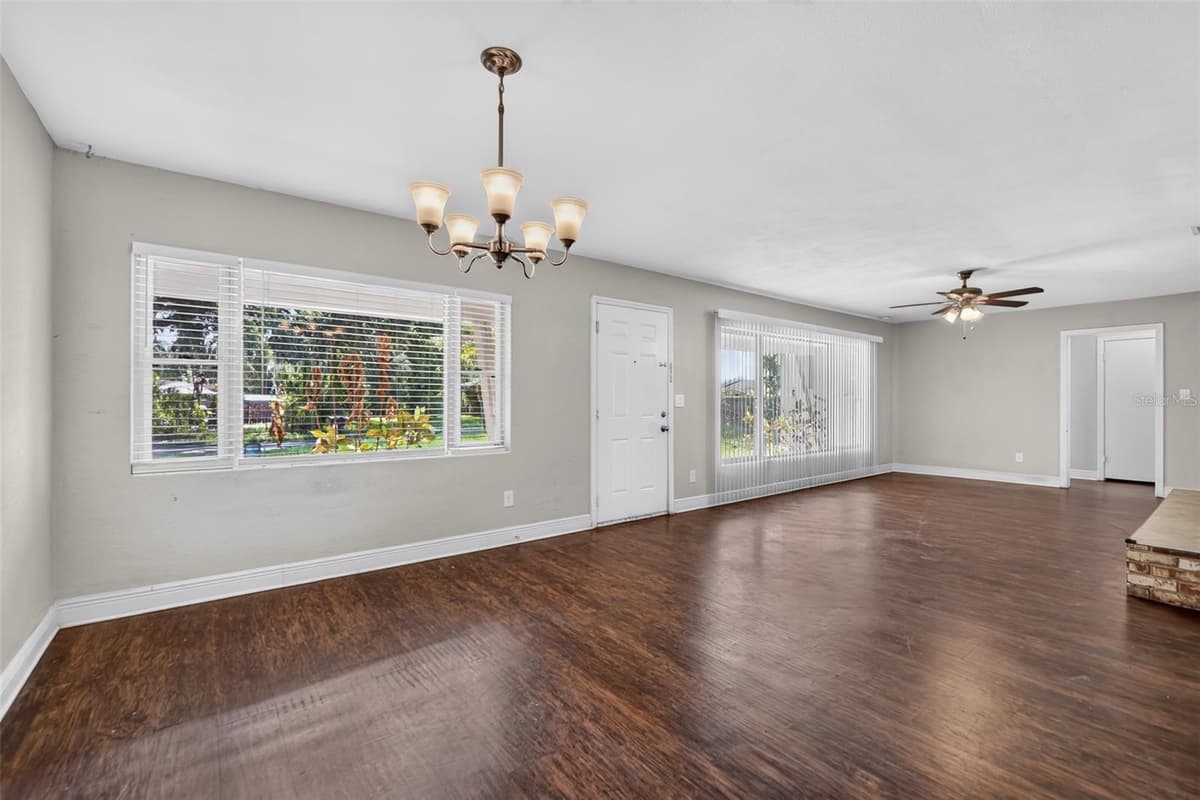 351 STARLING ROAD — photo 8 of 30