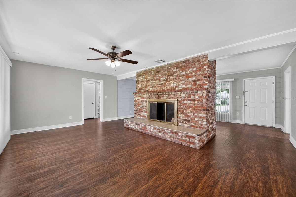 351 STARLING ROAD — photo 11 of 30