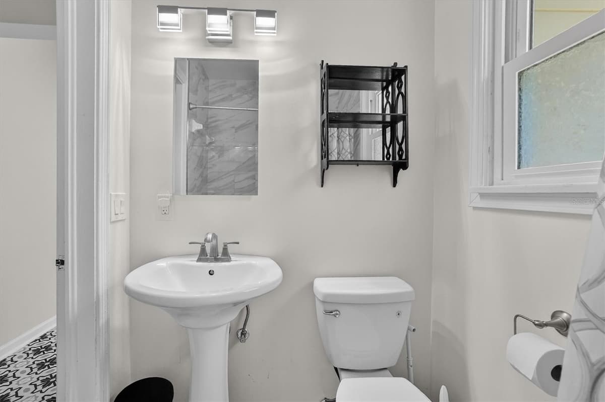 5503 LAKEWOOD CIRCLE — photo 17 of 43