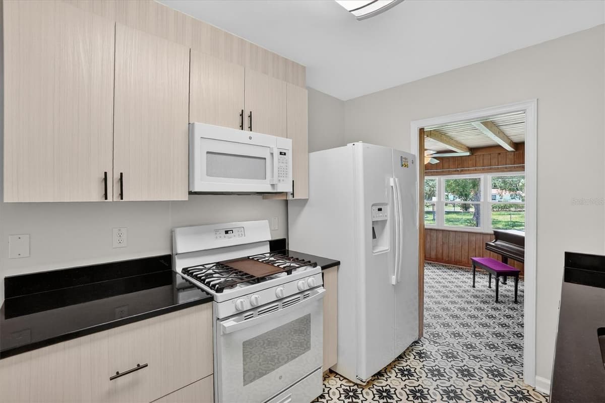 5503 LAKEWOOD CIRCLE — photo 30 of 43