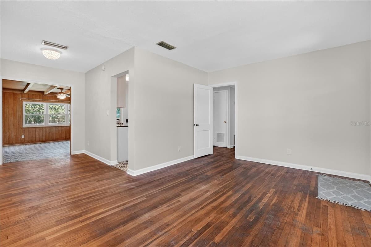 5503 LAKEWOOD CIRCLE — photo 33 of 43