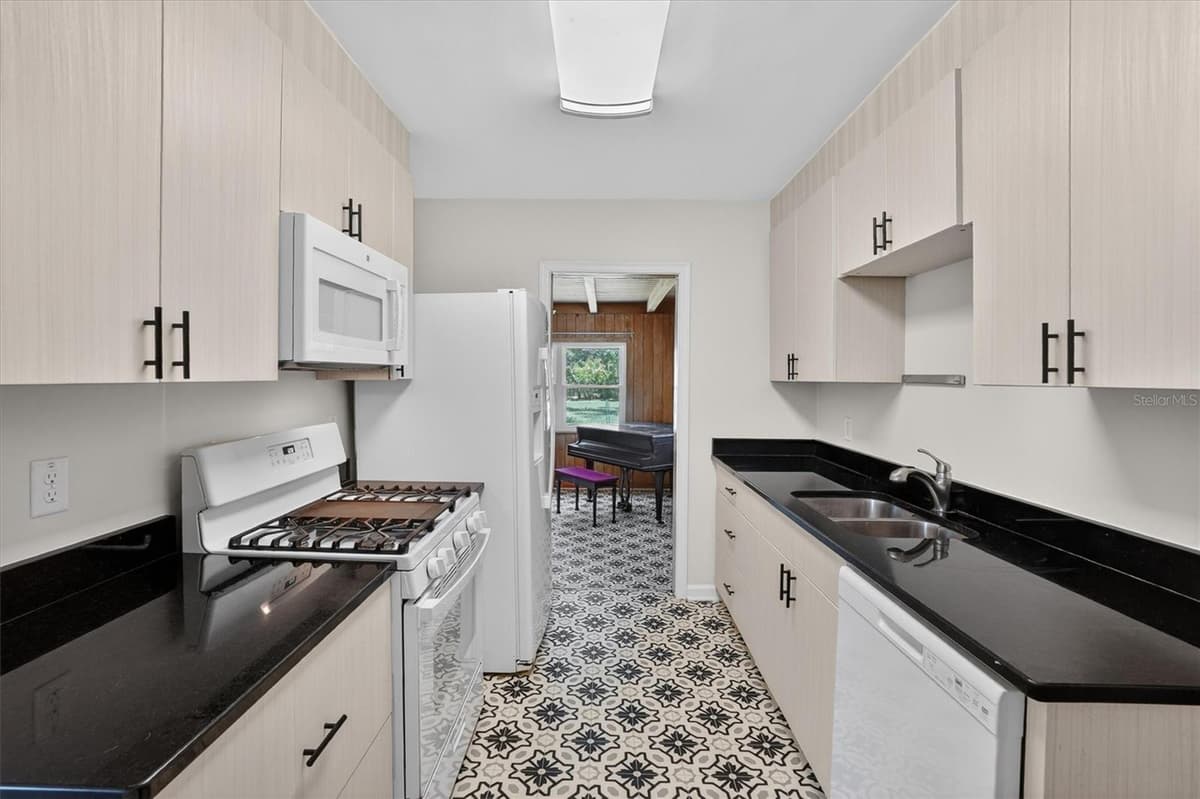 5503 LAKEWOOD CIRCLE — photo 31 of 43
