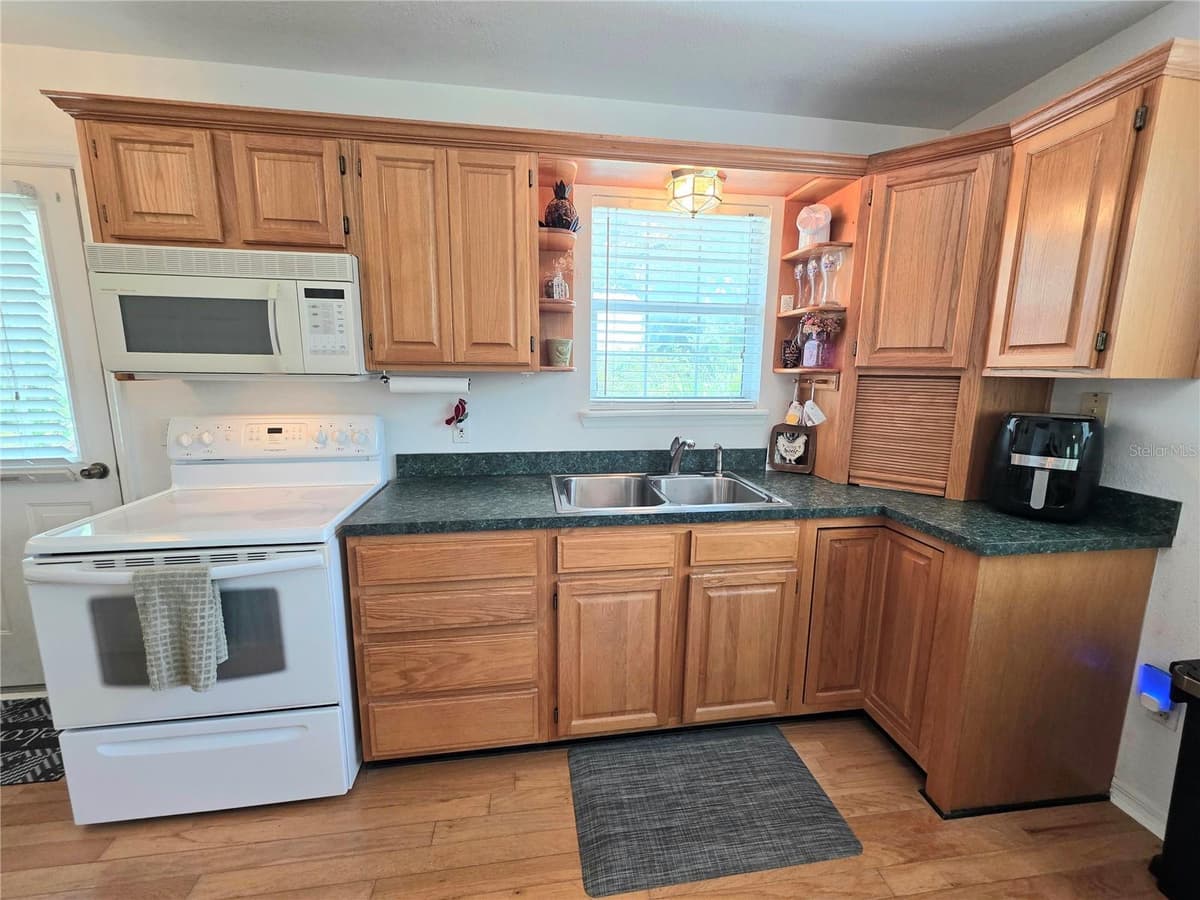 14722 FAIR OAK WAY — photo 11 of 21
