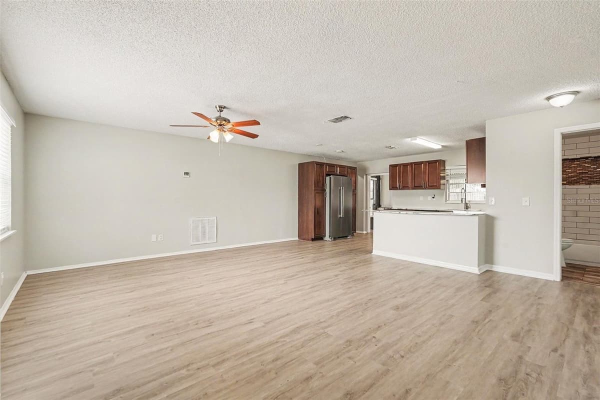 7021 LANDOVER BOULEVARD — photo 3 of 18