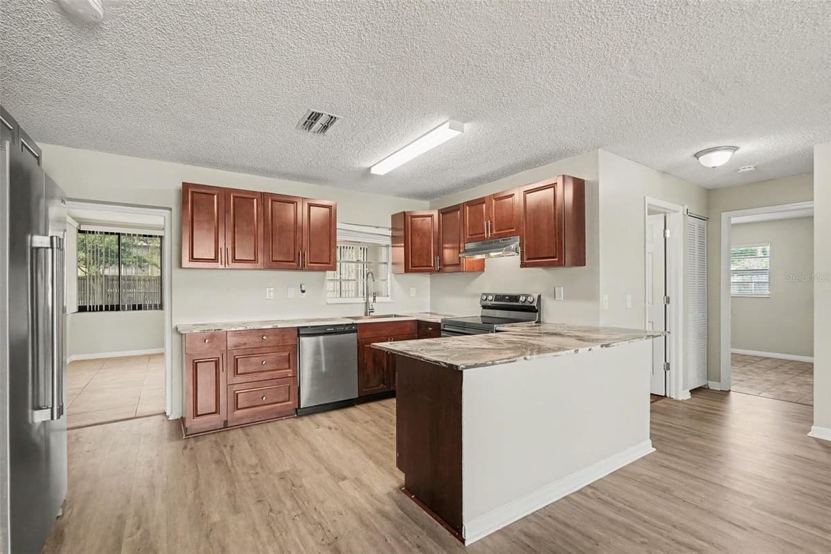 7021 LANDOVER BOULEVARD — photo 14 of 18