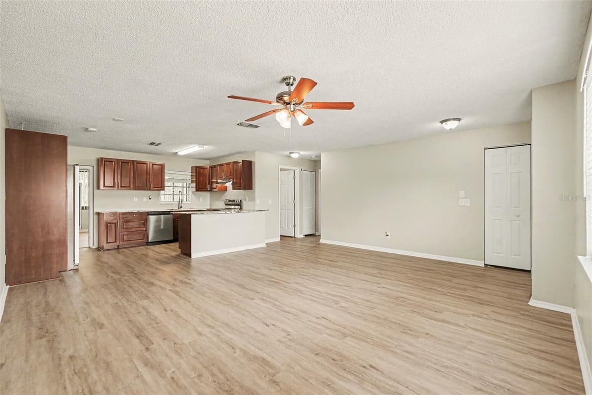 7021 LANDOVER BOULEVARD — photo 4 of 18