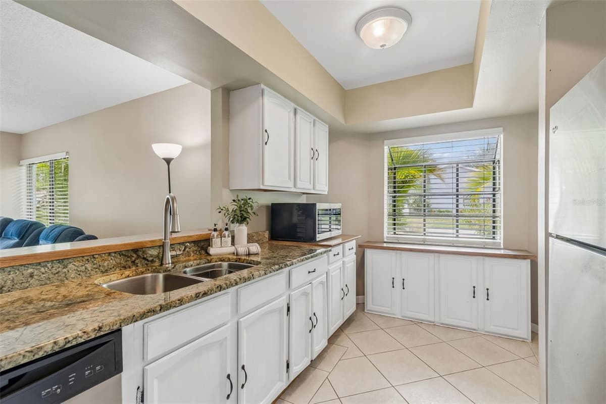 1109 SOMERSET CIRCLE — photo 3 of 36