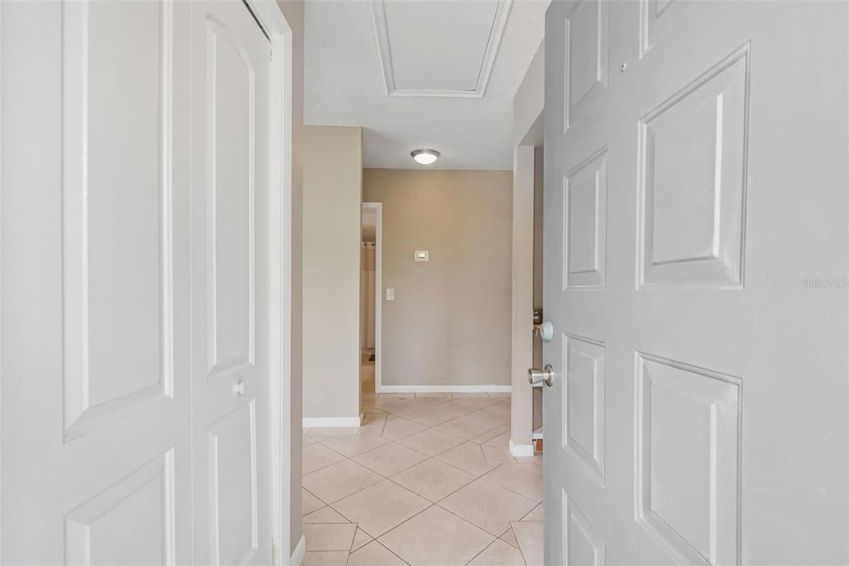 1109 SOMERSET CIRCLE — photo 2 of 36