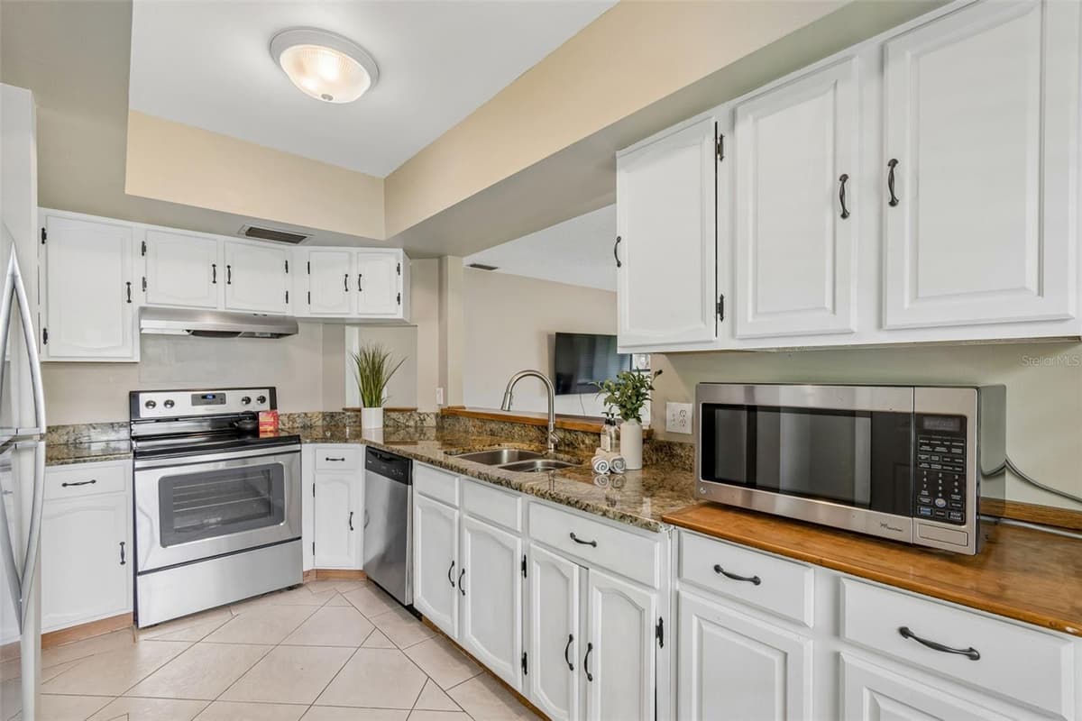 1109 SOMERSET CIRCLE — photo 5 of 36