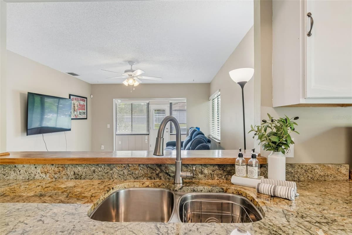 1109 SOMERSET CIRCLE — photo 6 of 36
