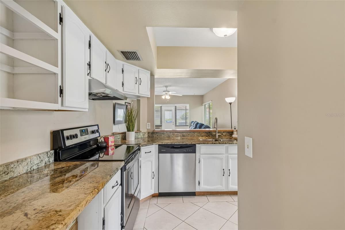 1109 SOMERSET CIRCLE — photo 7 of 36