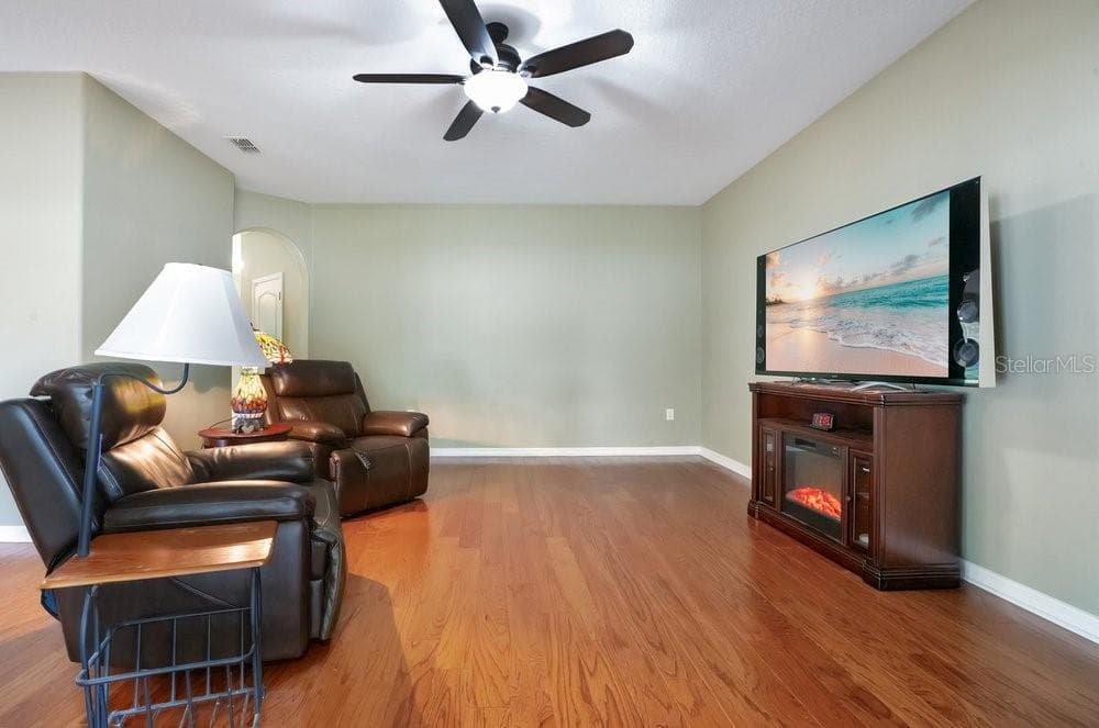 4847 HAVILLAND DRIVE — photo 16 of 43