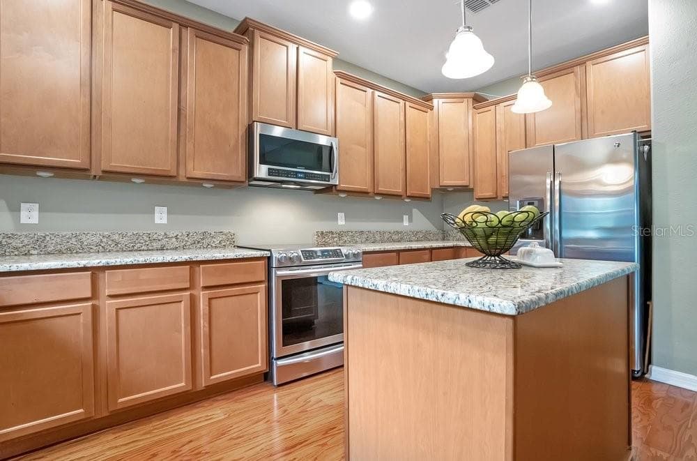 4847 HAVILLAND DRIVE — photo 11 of 43