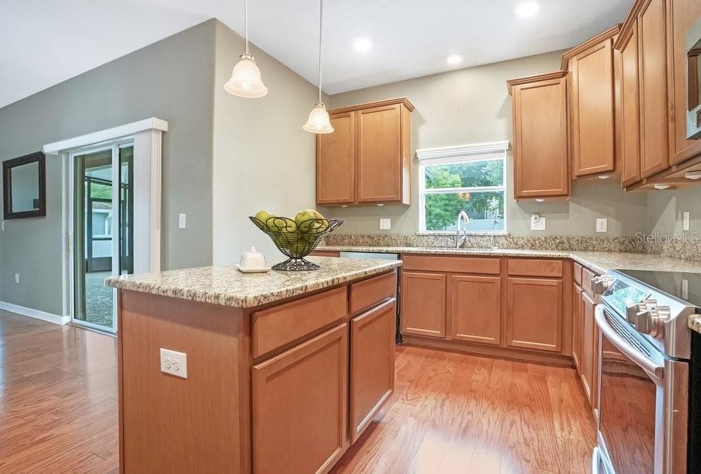 4847 HAVILLAND DRIVE — photo 10 of 43