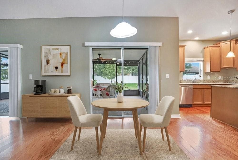4847 HAVILLAND DRIVE — photo 13 of 43