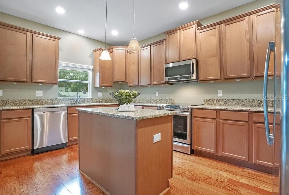 4847 HAVILLAND DRIVE — photo 9 of 43