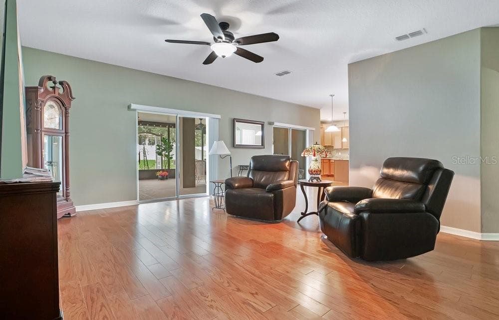 4847 HAVILLAND DRIVE — photo 15 of 43