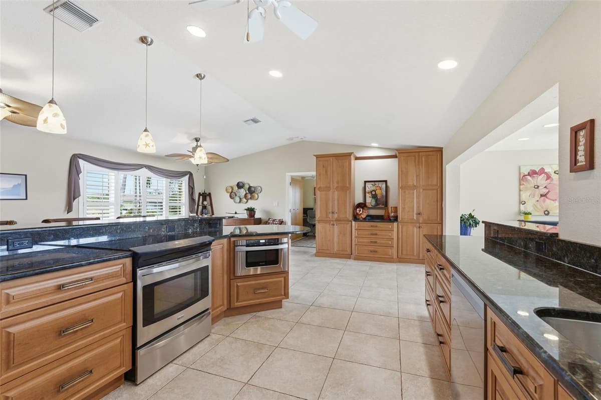 365 BELAIRE COURT — photo 10 of 46