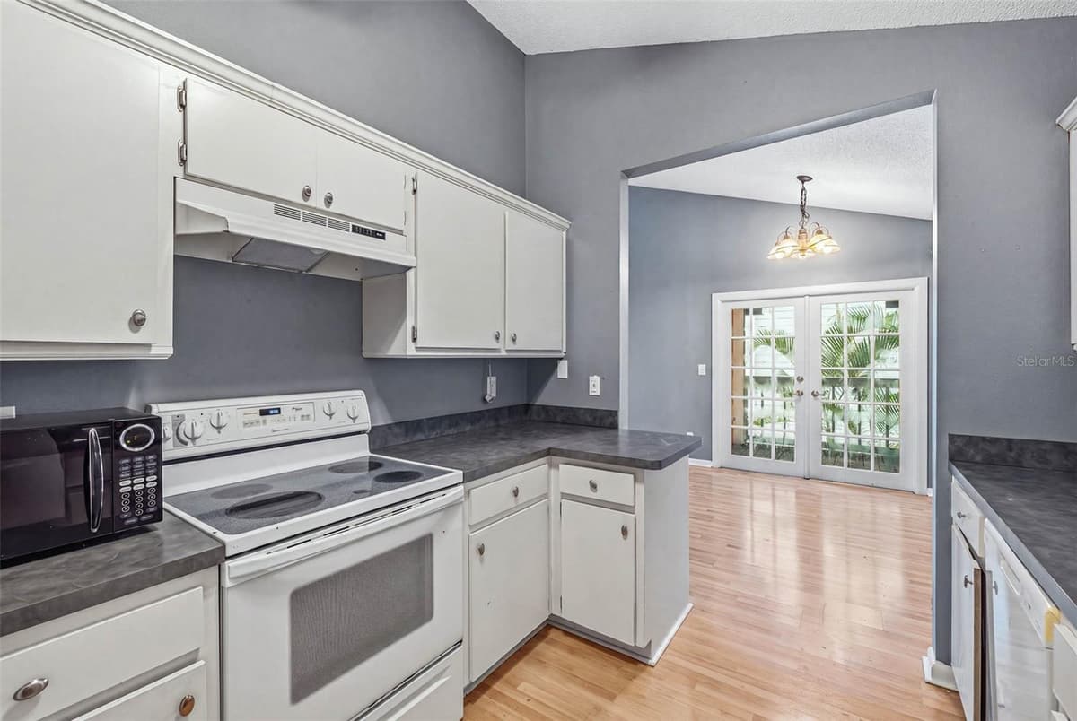 3002 CLEVELAND STREET — photo 9 of 25