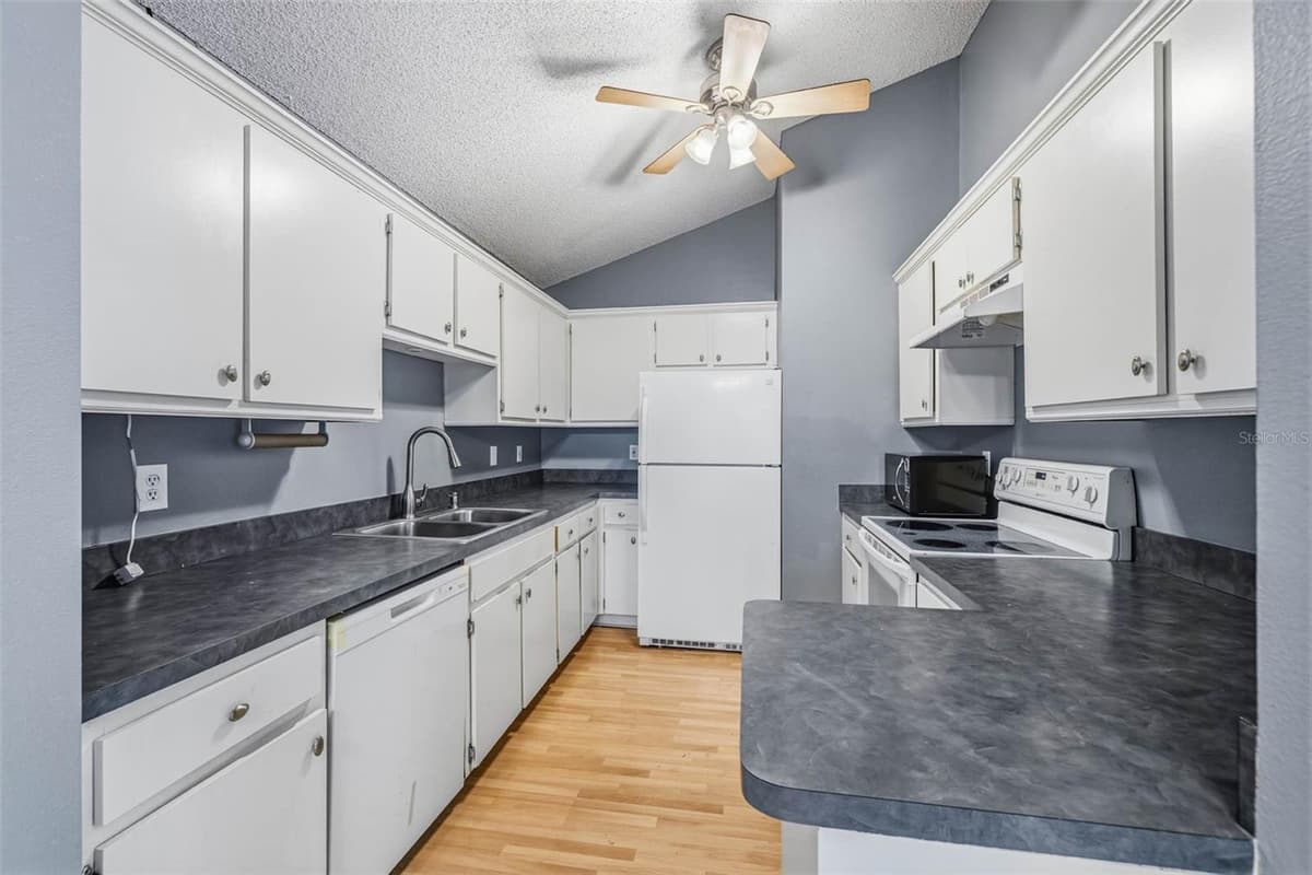 3002 CLEVELAND STREET — photo 8 of 25