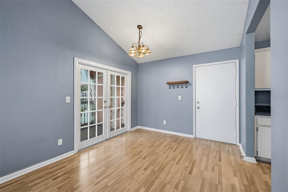 3002 CLEVELAND STREET — photo 7 of 25