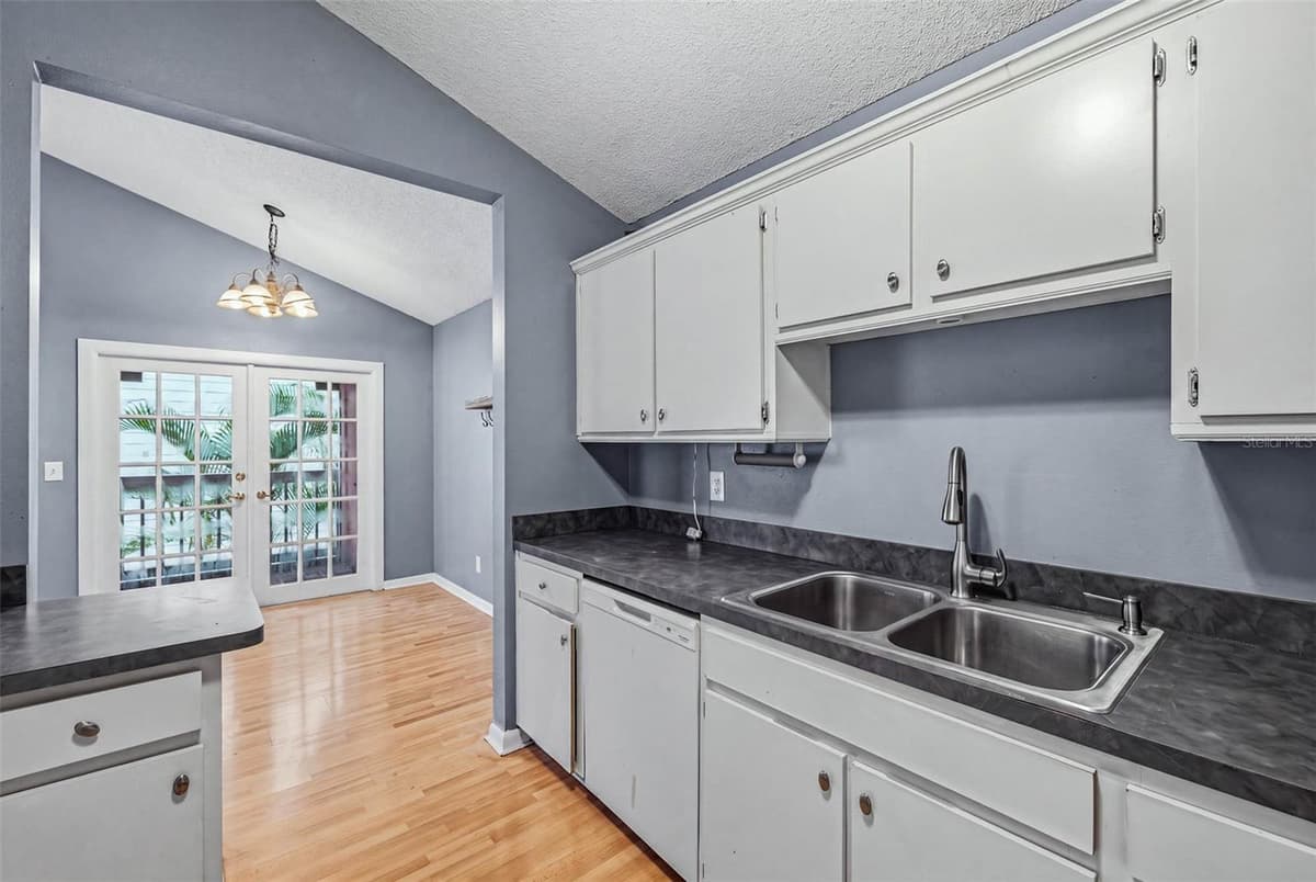 3002 CLEVELAND STREET — photo 10 of 25
