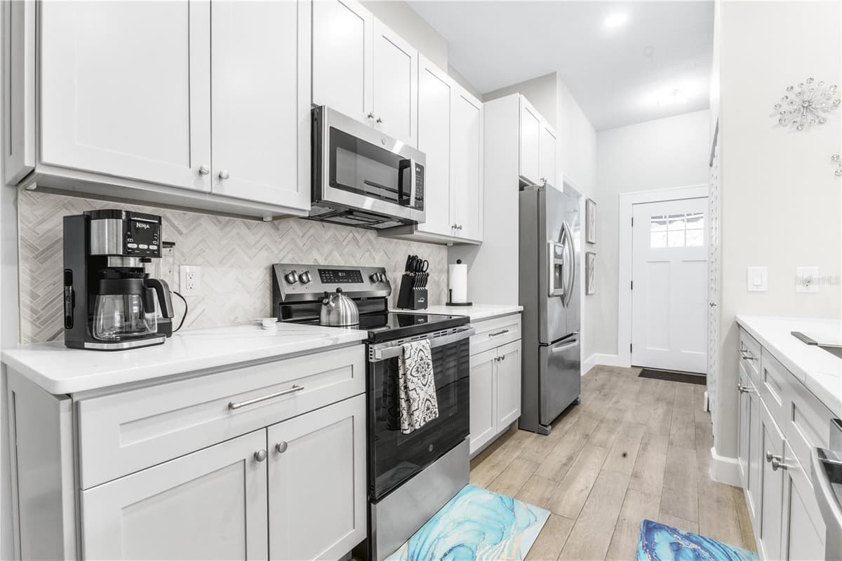 2047 ROSELAWN STREET — photo 25 of 41