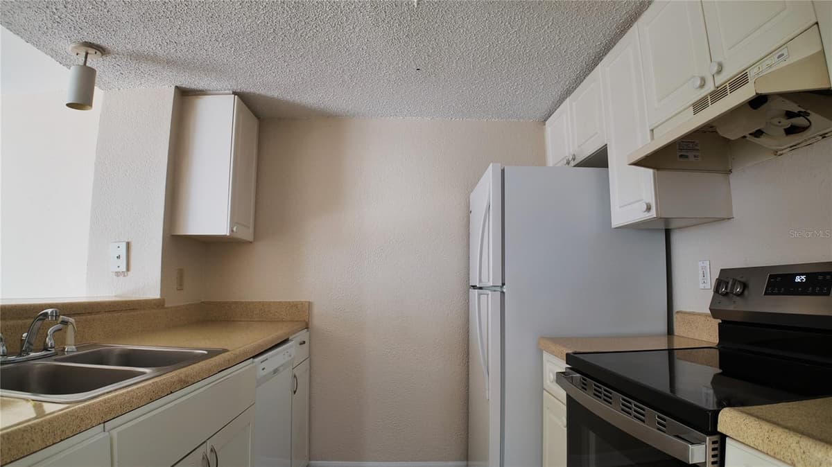 8512 OLEANDER FLOWER LANE — photo 11 of 21