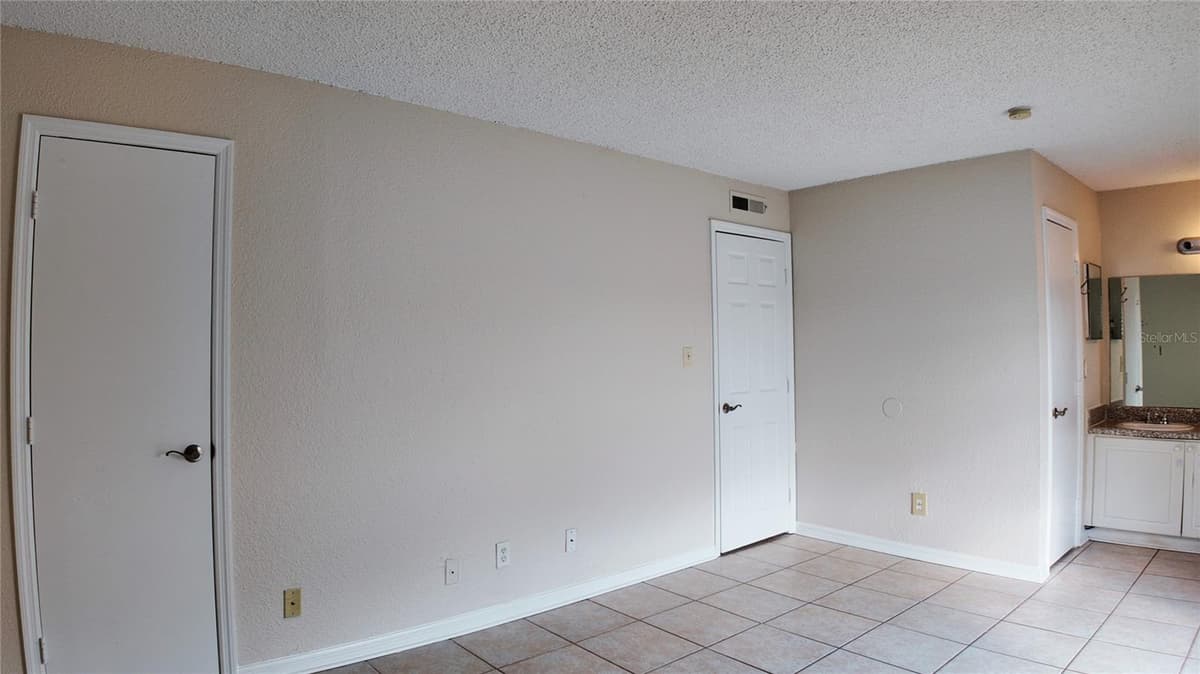 8512 OLEANDER FLOWER LANE — photo 17 of 21