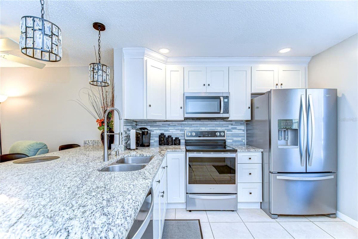 13870 OAKWOOD LANE — photo 3 of 24