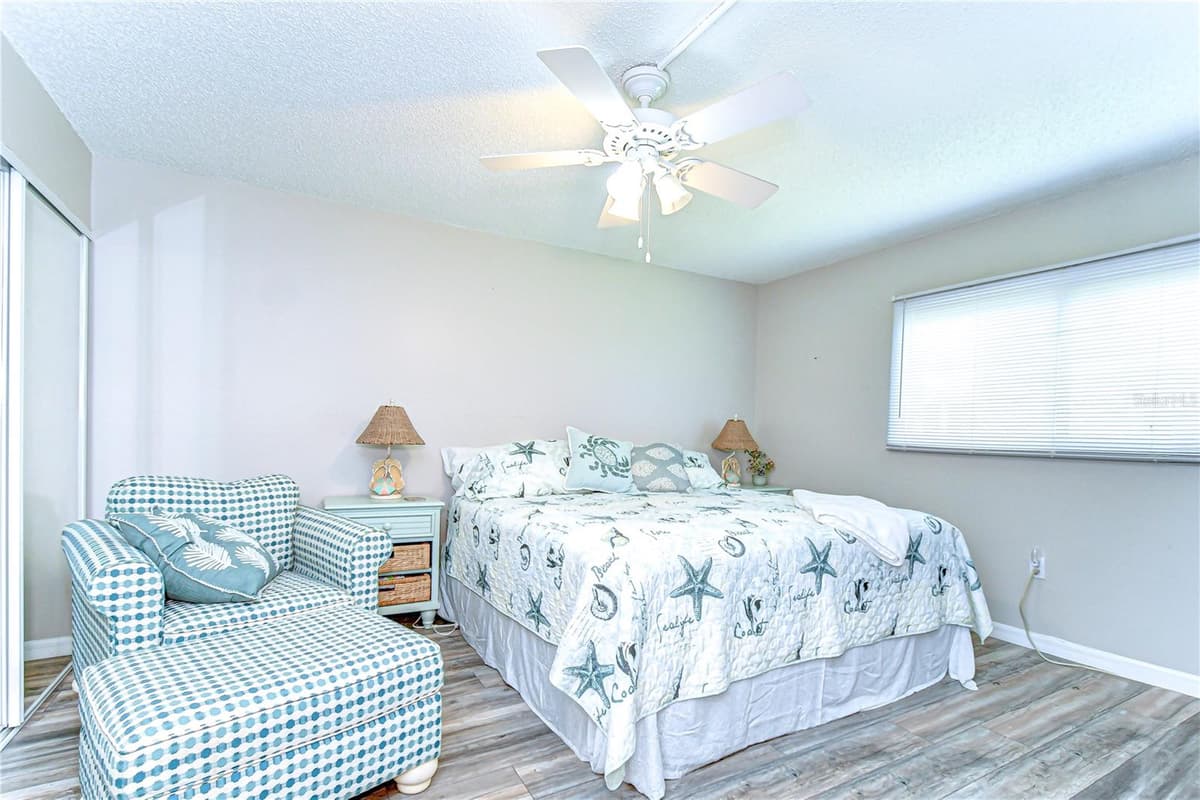13870 OAKWOOD LANE — photo 10 of 24