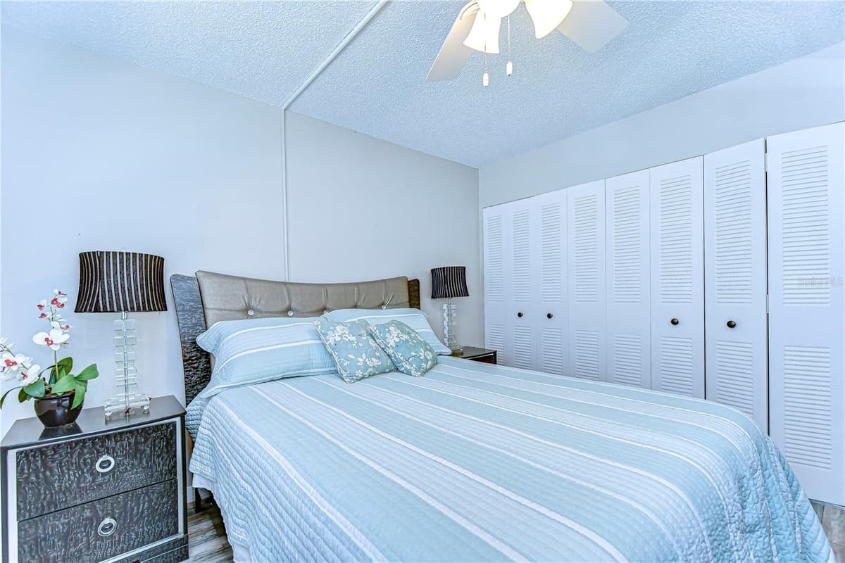 13870 OAKWOOD LANE — photo 13 of 24