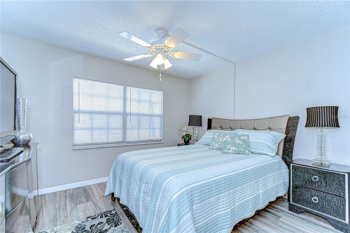 13870 OAKWOOD LANE — photo 14 of 24