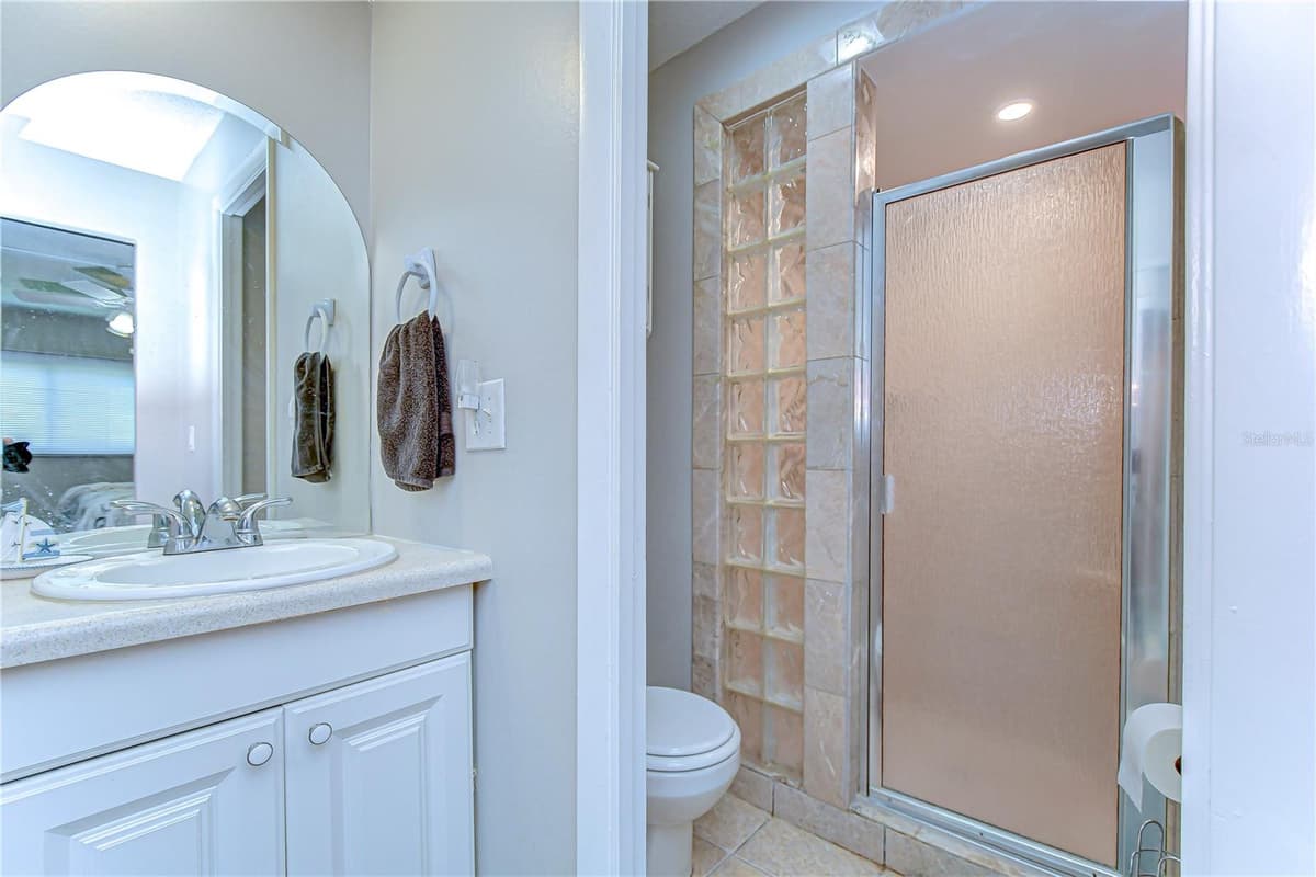 13870 OAKWOOD LANE — photo 12 of 24