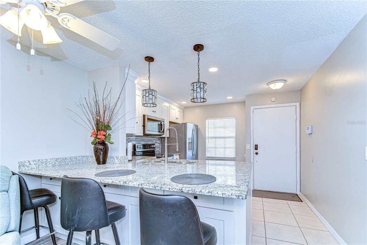 13870 OAKWOOD LANE — photo 2 of 24