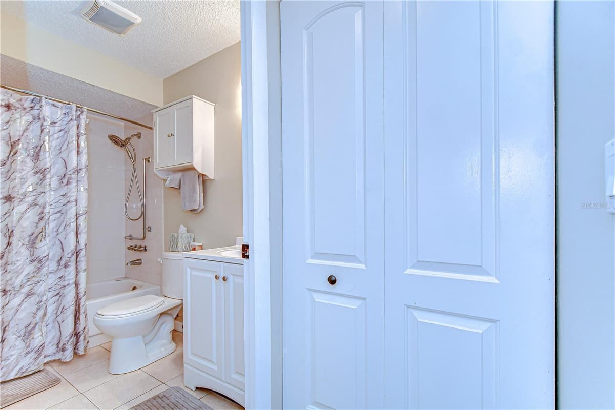 13870 OAKWOOD LANE — photo 15 of 24