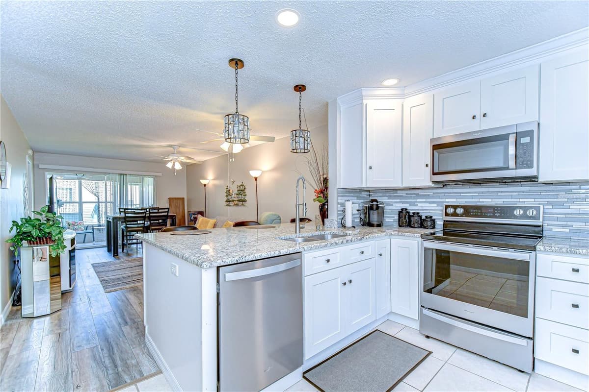 13870 OAKWOOD LANE — photo 4 of 24