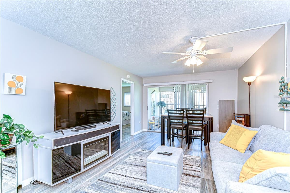 13870 OAKWOOD LANE — photo 5 of 24