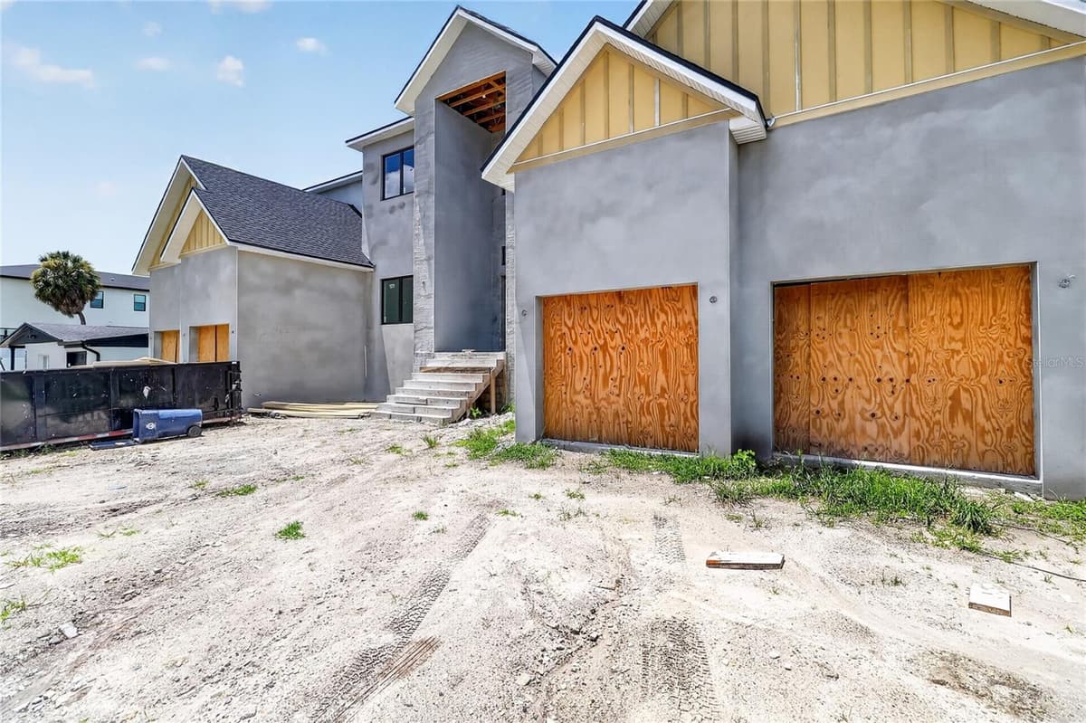 207 GARDENIA AVENUE — photo 13 of 52