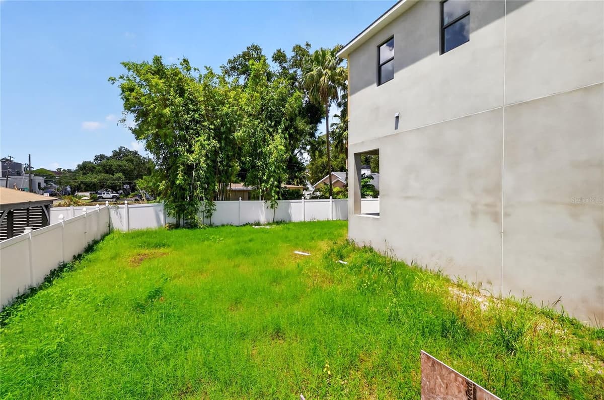 207 GARDENIA AVENUE — photo 46 of 52
