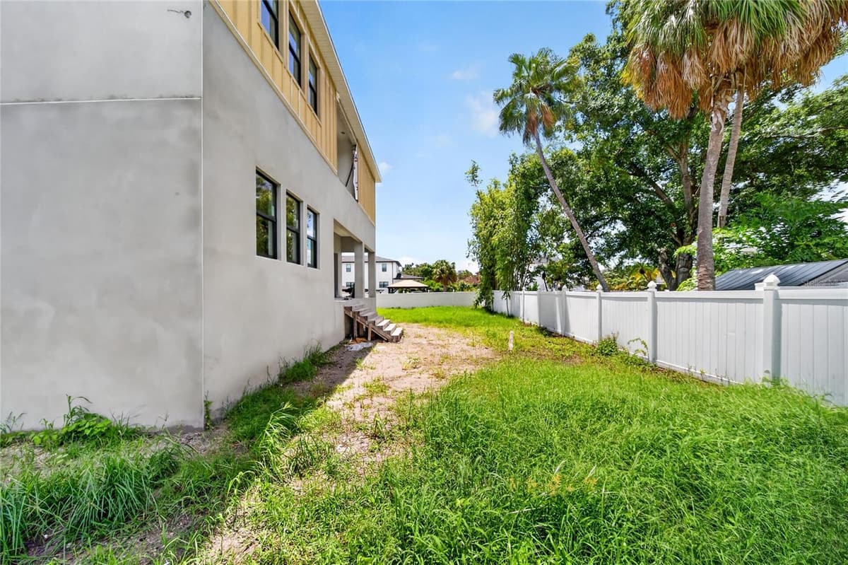 207 GARDENIA AVENUE — photo 45 of 52